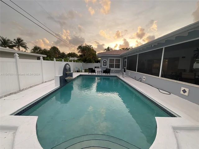 1061 Bimini Ln, Riviera Beach FL 33404