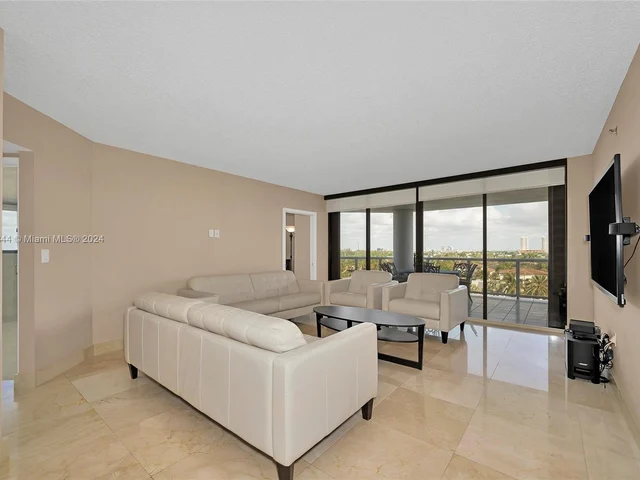 3598 Yacht Club Dr # 702, Aventura FL 33180