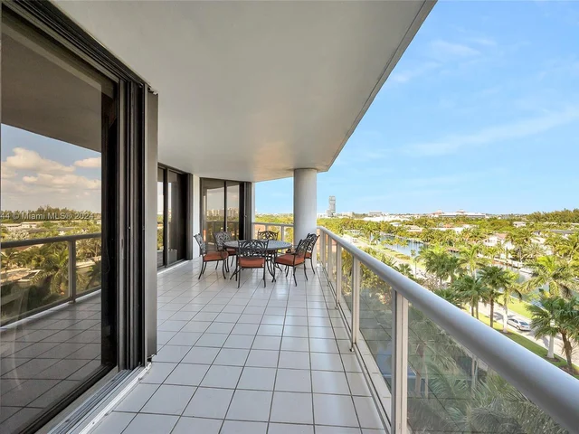 3598 Yacht Club Dr # 702, Aventura FL 33180