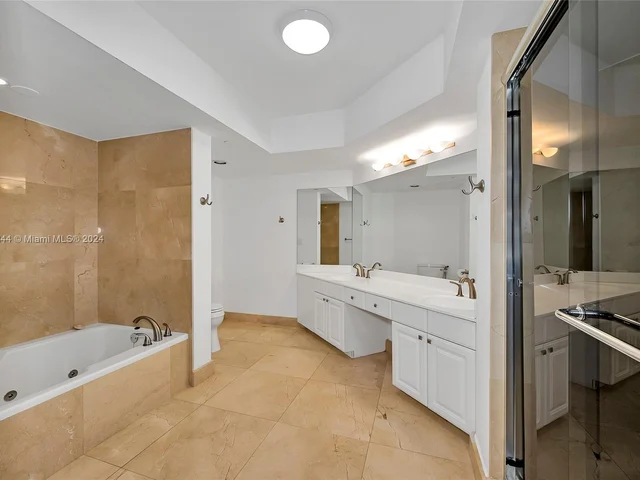 3598 Yacht Club Dr # 702, Aventura FL 33180