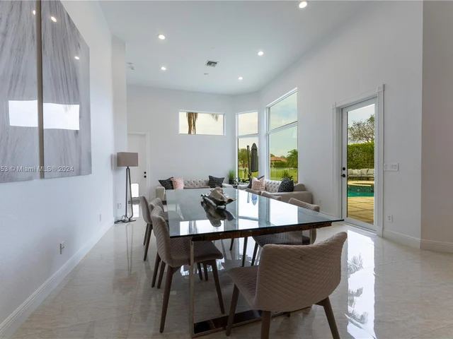 4021 E Lake Estates Dr, Davie FL 33328