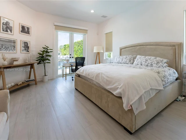 4021 E Lake Estates Dr, Davie FL 33328