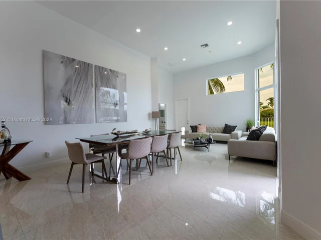 4021 E Lake Estates Dr, Davie FL 33328