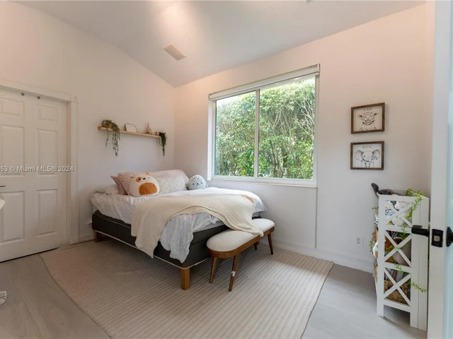 4021 E Lake Estates Dr, Davie FL 33328