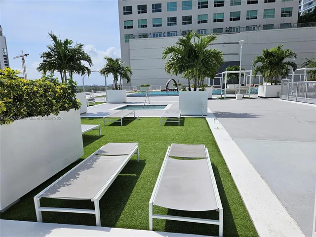 690 SW 1st Ct # 1915, Miami FL 33130