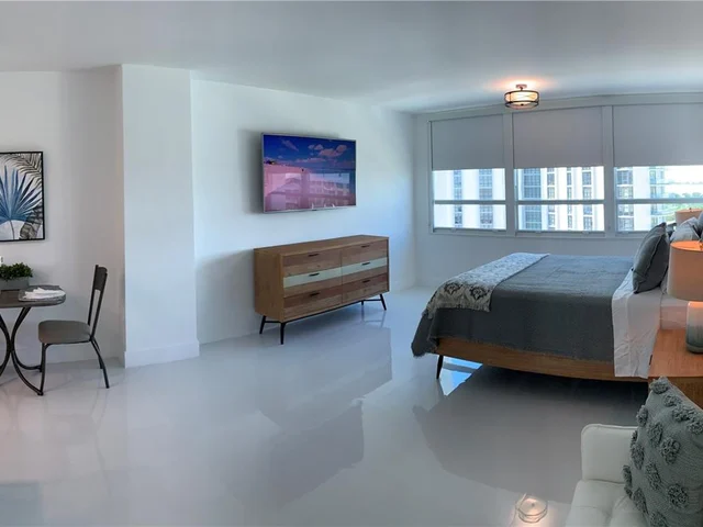 5445 Collins Ave # 1520, Miami Beach FL 33140