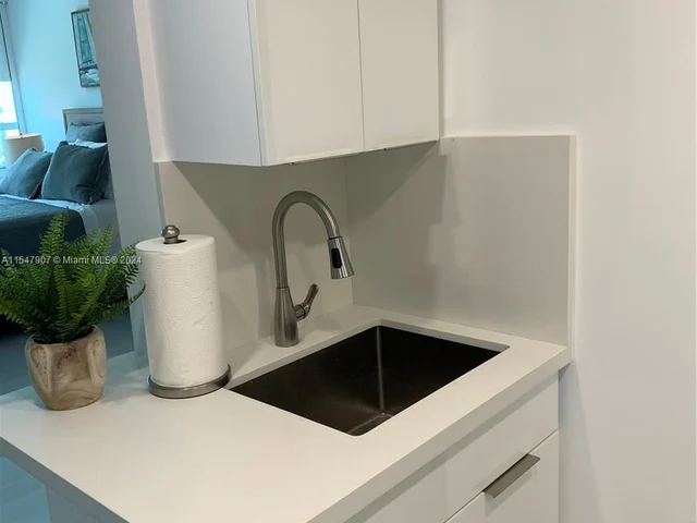 5445 Collins Ave # 1520, Miami Beach FL 33140