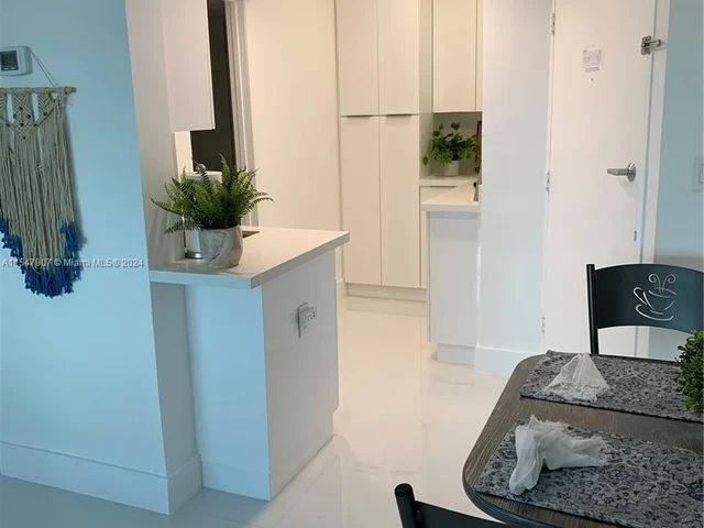 5445 Collins Ave # 1520, Miami Beach FL 33140