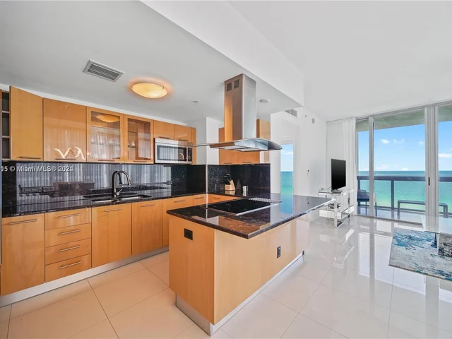 6899 Collins Ave # 808, Miami Beach FL 33141