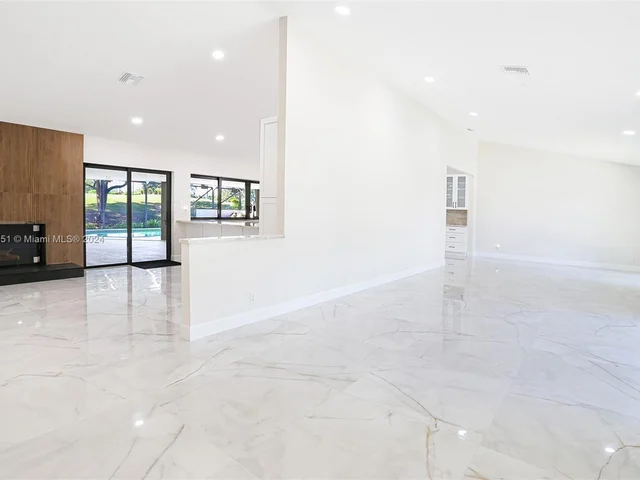 13060 NW 1st St, Plantation FL 33325