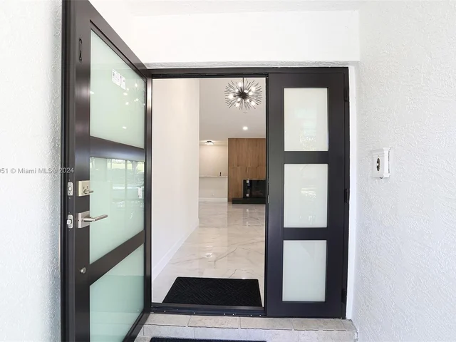 13060 NW 1st St, Plantation FL 33325