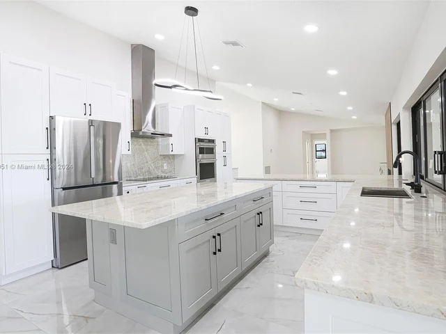 13060 NW 1st St, Plantation FL 33325