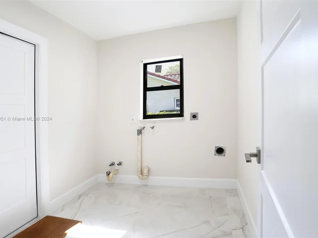 13060 NW 1st St, Plantation FL 33325