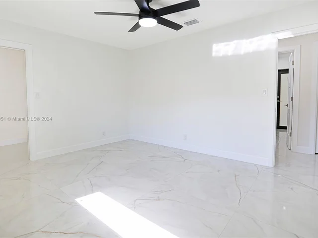 13060 NW 1st St, Plantation FL 33325