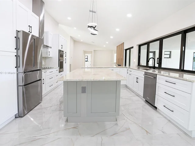 13060 NW 1st St, Plantation FL 33325