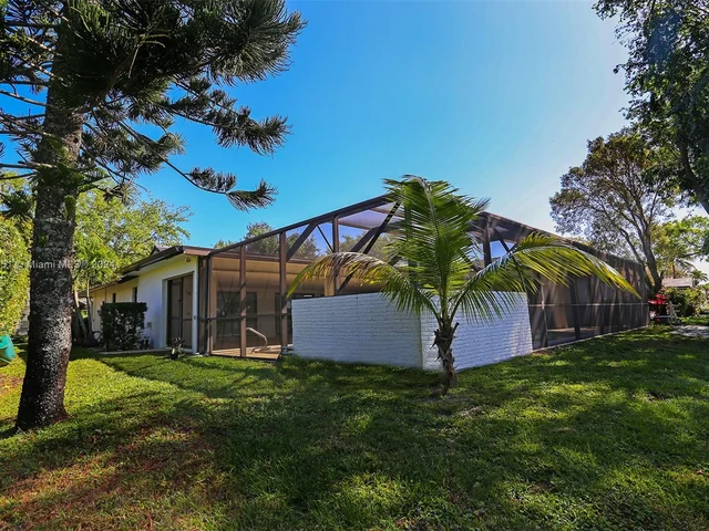 13060 NW 1st St, Plantation FL 33325