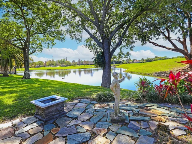 13060 NW 1st St, Plantation FL 33325