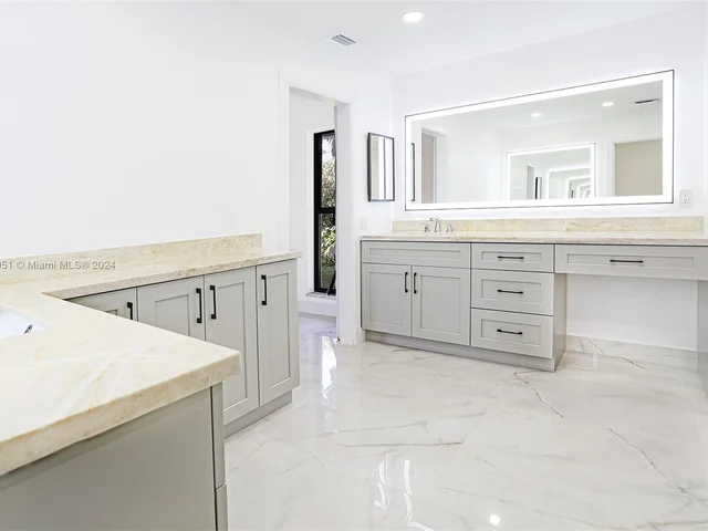 13060 NW 1st St, Plantation FL 33325