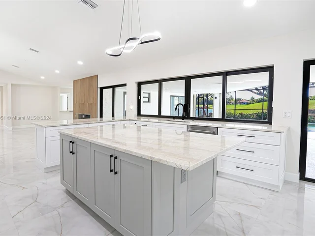 13060 NW 1st St, Plantation FL 33325