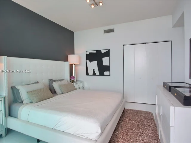 900 Biscayne Blvd # 5709, Miami FL 33132