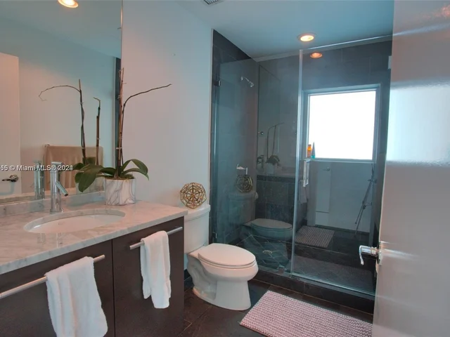 900 Biscayne Blvd # 5709, Miami FL 33132