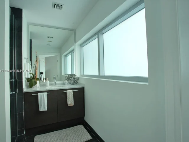 900 Biscayne Blvd # 5709, Miami FL 33132