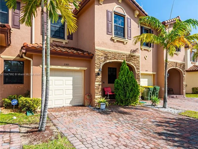 3385 SE 1st St, Homestead FL 33033