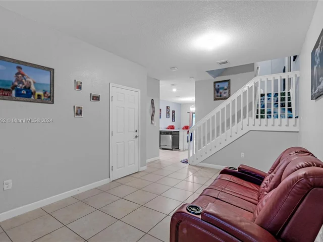 3385 SE 1st St, Homestead FL 33033