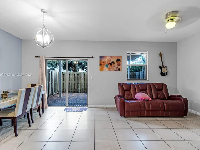 3385 SE 1st St, Homestead FL 33033