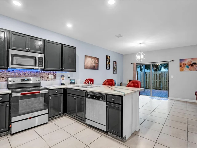 3385 SE 1st St, Homestead FL 33033