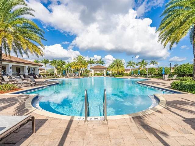 3385 SE 1st St, Homestead FL 33033