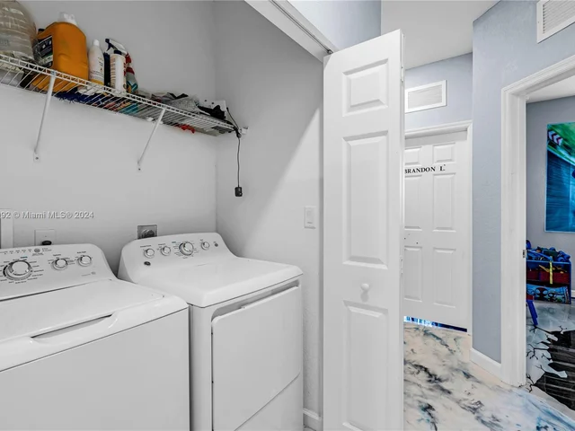 3385 SE 1st St, Homestead FL 33033