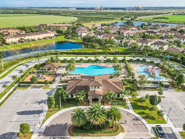 3385 SE 1st St, Homestead FL 33033