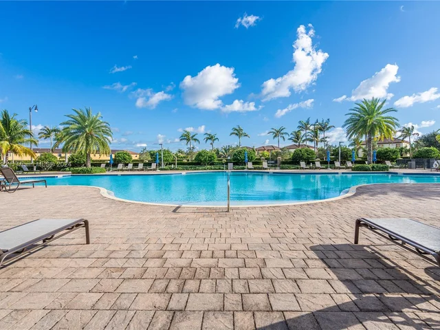 3385 SE 1st St, Homestead FL 33033