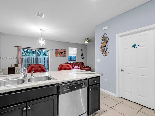 3385 SE 1st St, Homestead FL 33033