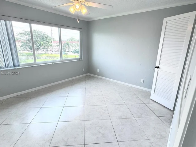 8980 S Hollybrook Blvd # 307, Pembroke Pines FL 33025