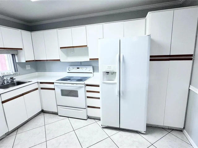 8980 S Hollybrook Blvd # 307, Pembroke Pines FL 33025