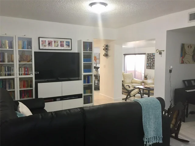 487 NW 98th Ct # 487, Miami FL 33172