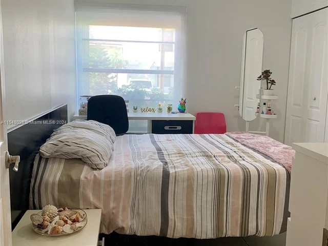 487 NW 98th Ct # 487, Miami FL 33172