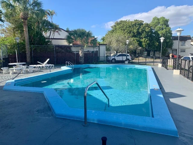 487 NW 98th Ct # 487, Miami FL 33172