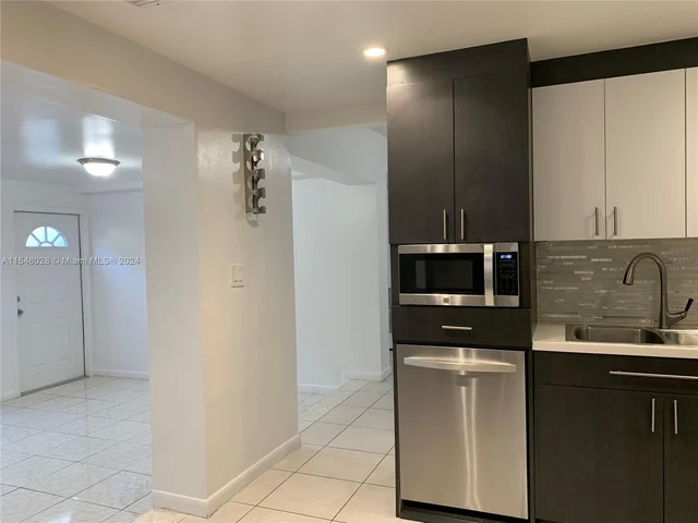 487 NW 98th Ct # 487, Miami FL 33172