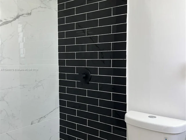 3950 NW 168th Ter, Miami Gardens FL 33055