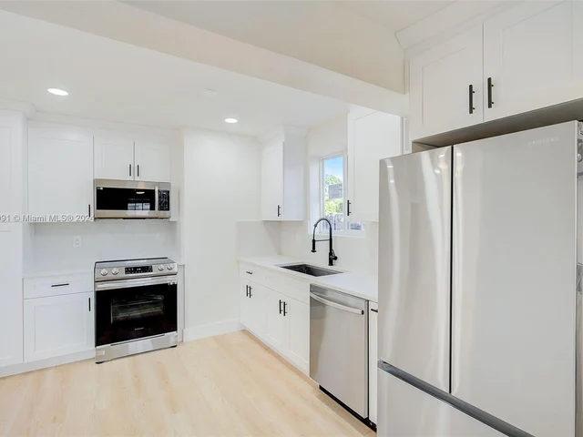 4130 NW 12th Ter, Oakland Park FL 33309