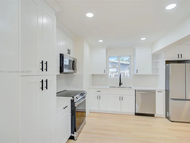 4130 NW 12th Ter, Oakland Park FL 33309