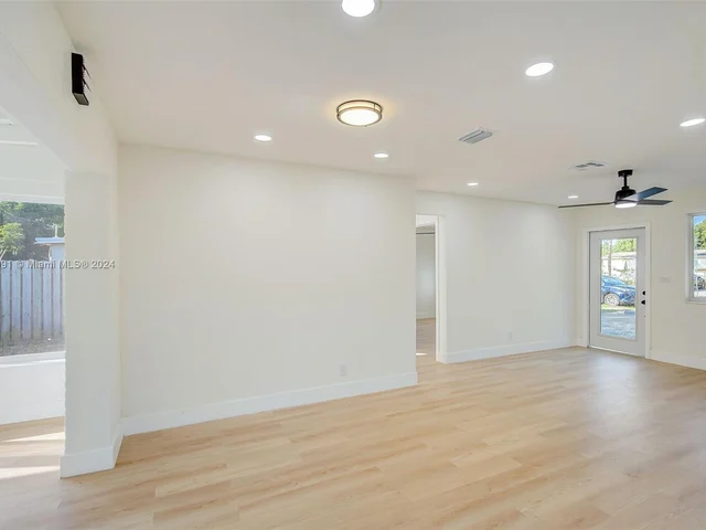 4130 NW 12th Ter, Oakland Park FL 33309