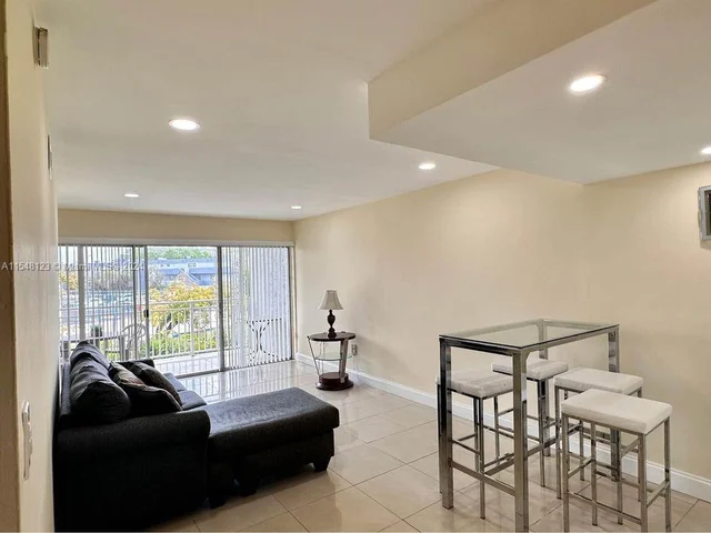 9365 Fontainebleau Blvd # E236, Miami FL 33172