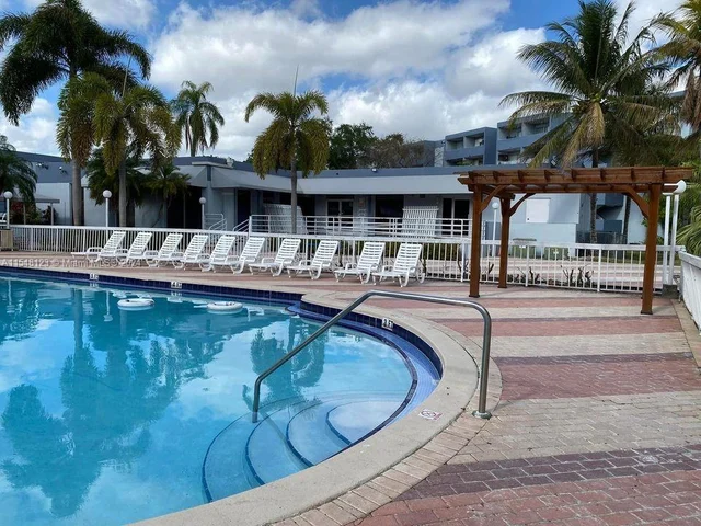 9365 Fontainebleau Blvd # E236, Miami FL 33172