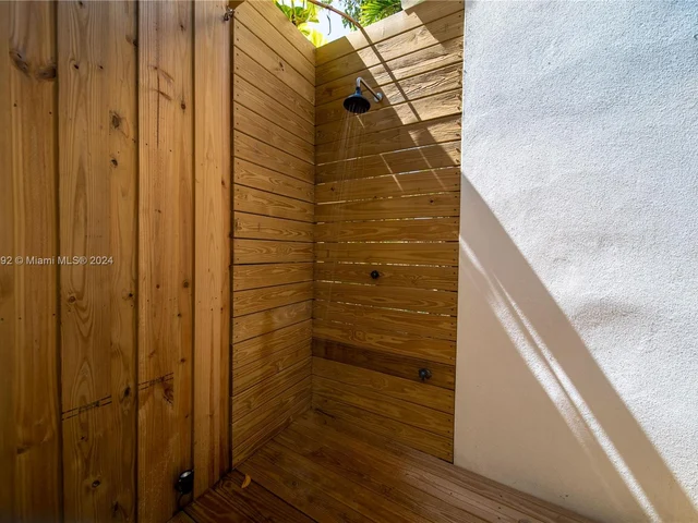 5947 NE 4th Ct, Miami FL 33137