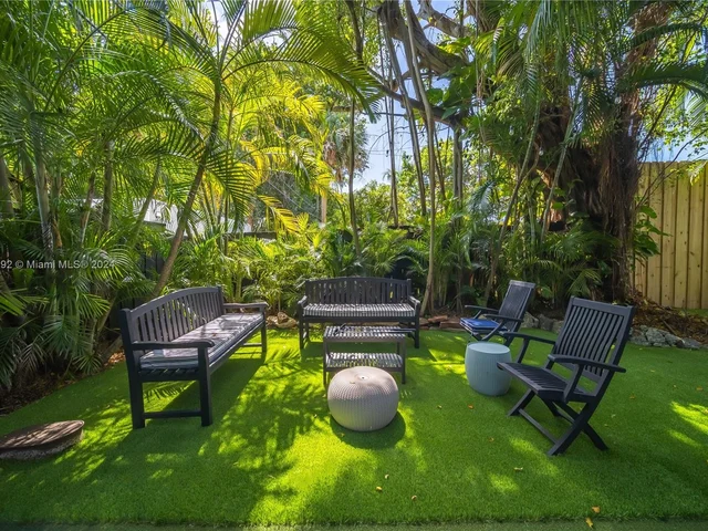 5947 NE 4th Ct, Miami FL 33137