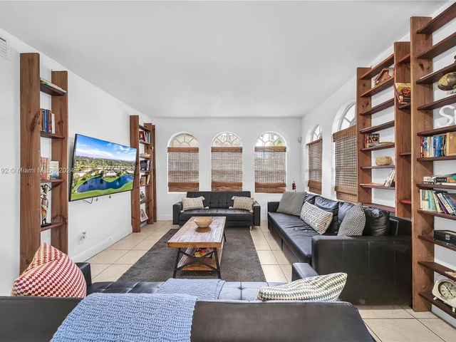 5947 NE 4th Ct, Miami FL 33137